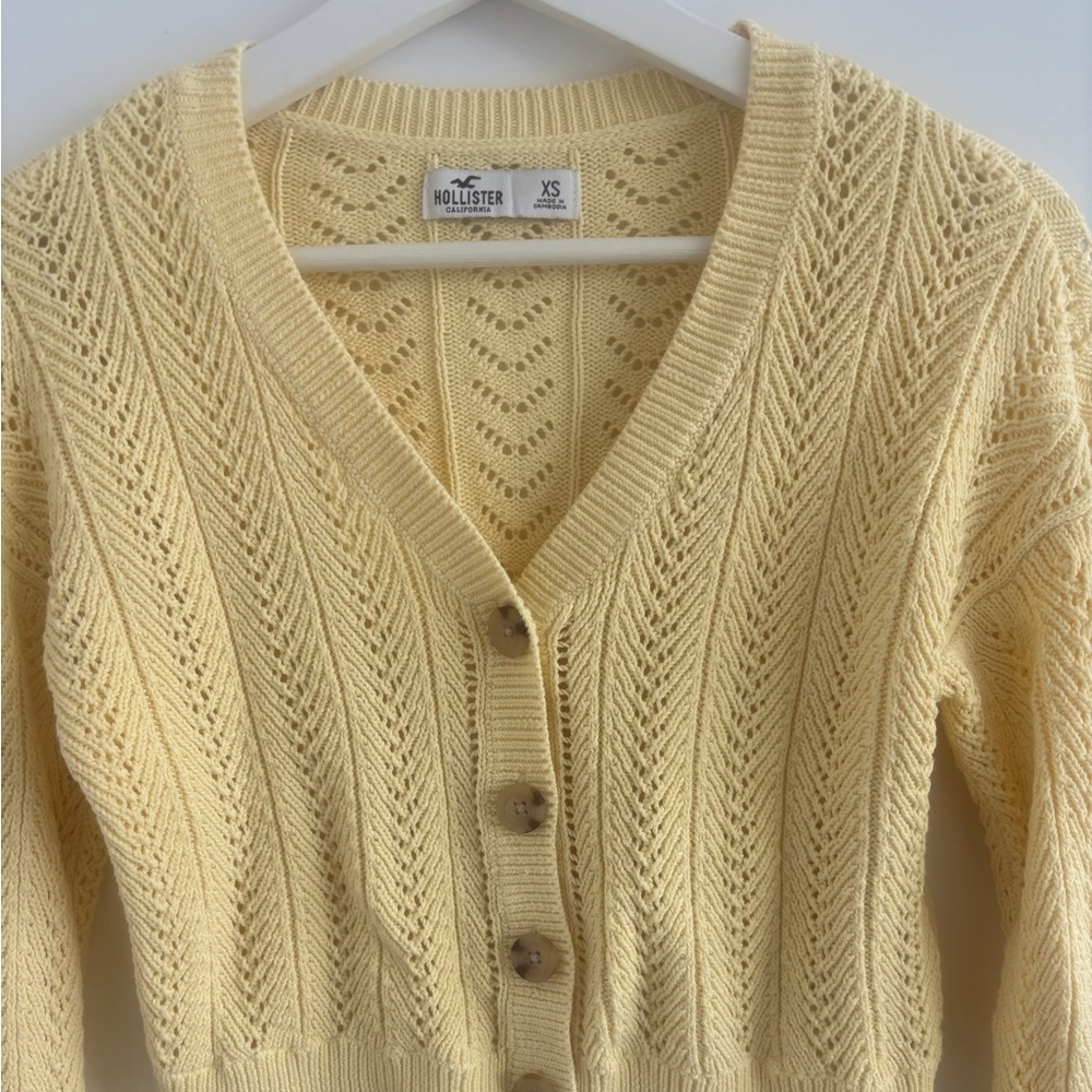 Hollister Butter Yellow Pointelle Knit Button-Up V-neck Cropped Cardigan size XS
